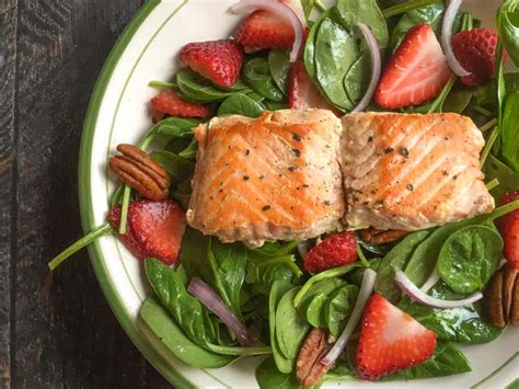 Strawberry Salmon Salad With Ginger Dressing Dan330