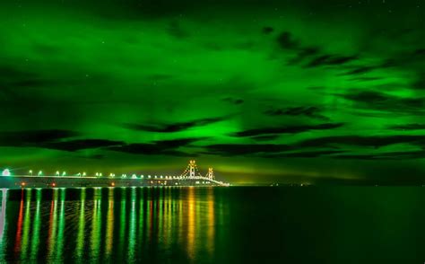 The Norther Lights Over The Mackinac Bridge Michigan Usa Michigan