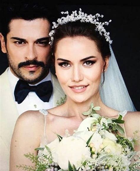 Burak Özçivit And Fahriye Evcen Wedding Picture Poses Wedding Couple