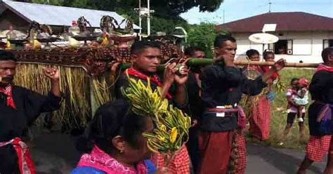 Lalu seperti apa jenis perusahaan jasa yang lain? 5 Ciri-Ciri Kearifan Lokal Lengkap Dengan Penjelasannya - Ato Basahona Share