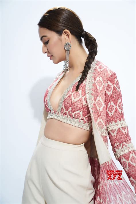 Actress Kriti Kharbanda Sexy Ethnic Stills From Pagalpanti Promotions Social News Xyz