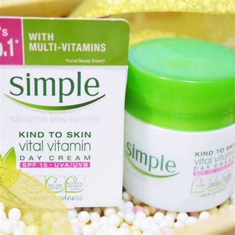 Kem Dưỡng Ban Ngày Simple Vital Vitamin Day Cream Dưỡng Ẩm And Bảo Vệ