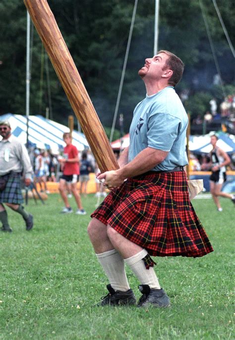 Tossing The Caber Scottish Highland Games Highland Games Men In Kilts