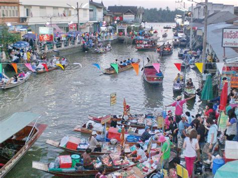 Sam pan nam floating market is a large scale market fashioned in the style of middle rattanakosin period (king rama vi). Day Trips from Hua Hin, ThailandThe Hua Hin Pages