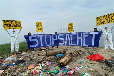 Perairan Jakarta Tercemar Sampah Sachet Unilever Indofood Dan Wings