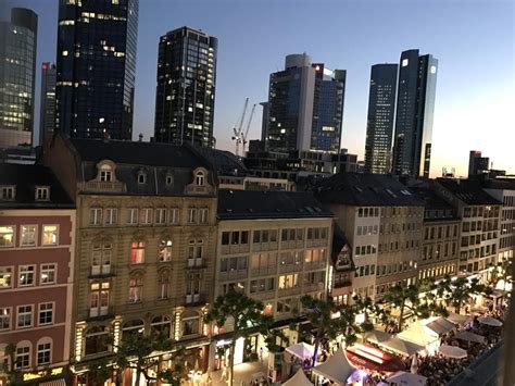 Diese großzügige und ausgefallene penthousewohnung befindet sich im 5. Penthouse Wohnung mit Skyline Blick auf der Freßgass ...