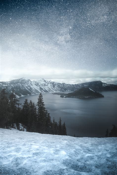 escape–the–mundane: What does art mean to you? Instagram // Website