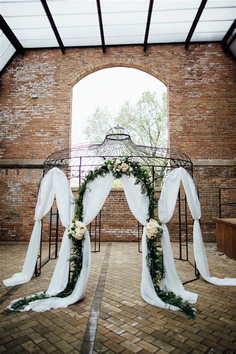 Wedding Aisles And Arches Photos On Partyslate Romantic Wedding