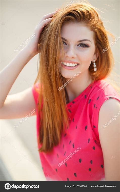 Portrait Of Beautiful Young Girl With Gorgeous Red Hair — Stock Photo
