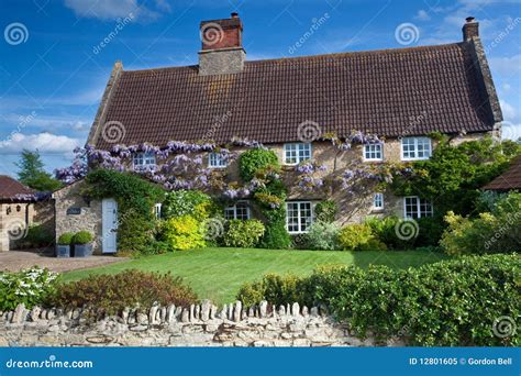 Farmhouse In England Stock Image Image Of Rural Dwelling 12801605