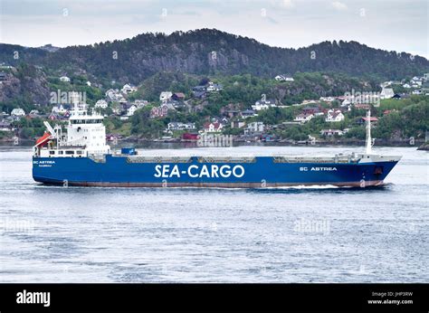 Roro Cargo Vessel Hi Res Stock Photography And Images Alamy