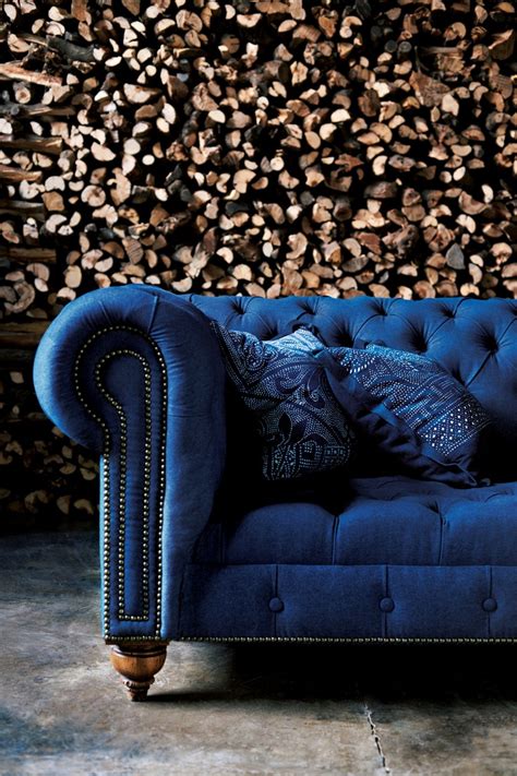 From velvet accents that add a touch of luxury, to stylish schemes full of glamour, this sumptuous and tactile fabric always creates something special. 21 Different Style To Decorate Home With Blue Velvet Sofa