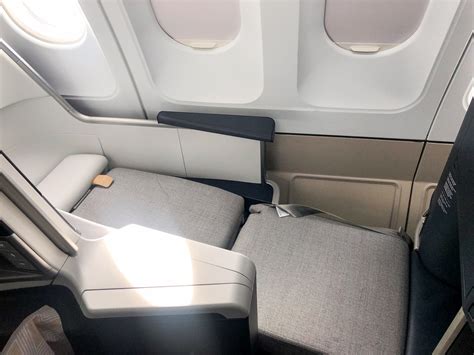 Review Air Frances New Business Class Seat On The A330 Cdg Iah