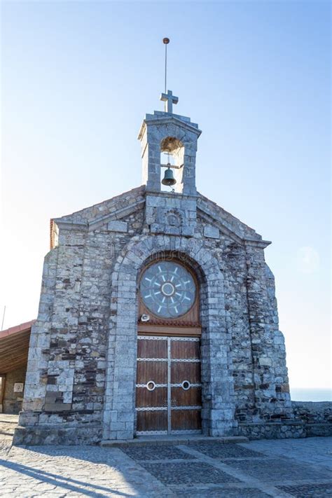 Kerk Van San Juan De Gaztelugatxe Bovenop Een Eiland Stock Foto Image