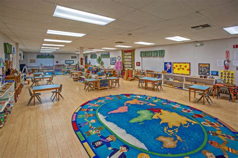 Montessori Preschool And Kindergarten Curriculum Country Montessori
