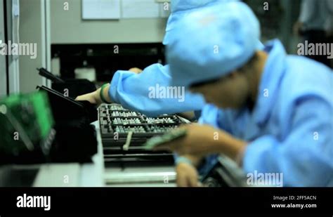 Assembly Line Technology Chinese Worker Producing Pcbs China Stock