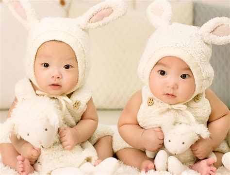 Gambar Anak Bayi Kembar