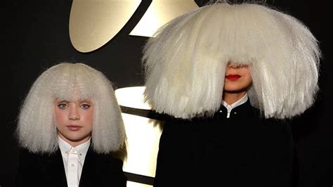 Sia Accidentally Shows Her Face During Concert See The Pics