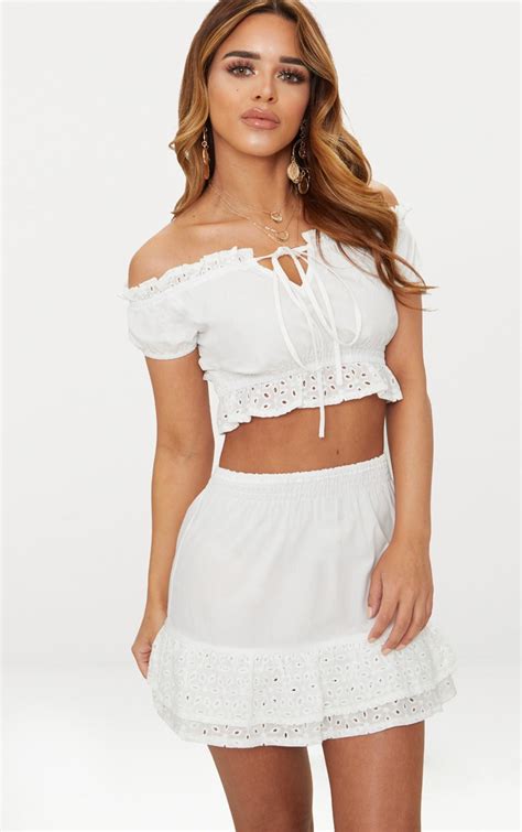 Petite White Broderie Anglaise Crop Top Prettylittlething Ca