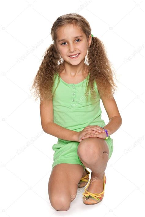 Hübsche Kleine Mädchen In Grün — Stockfoto 40848219