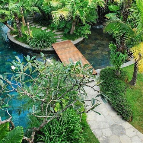 Lovely Tropical Garden Design Ideas 07 Magzhouse