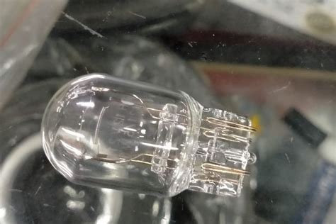 Jenis lampu mobil yang kedua adalah jenis high intensity discharge atau biasanya disebut dengan lampu hid. Jenis Soket Lampu Sein Mobil
