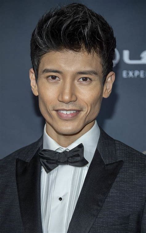 Maybe you would like to learn more about one of these? Manny Jacinto pridružio se Melissi McCarthy i Nicole ...