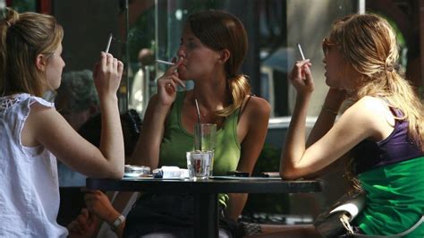 in unheard of trend smoking makes comeback in israel the times of israel