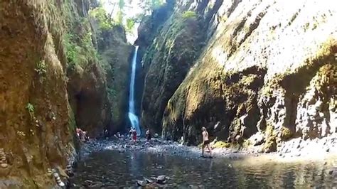 Oneonta Gorge And Falls Wet Hike Oregon Youtube