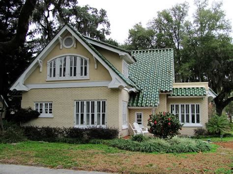 5 What Color To Paint A House With A Green Roof Article Paintszf