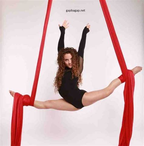 Sofie Dossi Does Insane Contortionist Act To Impress Judges On America’s Got Talent Sofie