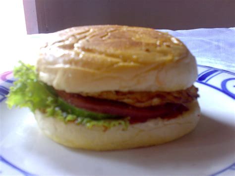 Susu memang paling enak dinikmati dengan roti. Berbagai Cara Membuat Roti Burger Mini Yang Enak - Toko ...