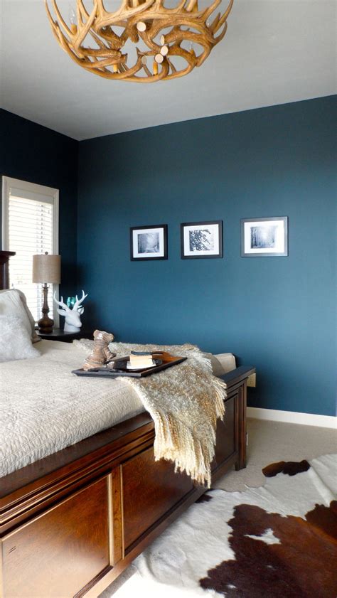 Picking The Right Paint Colors For Your Rustic Master Bedroom