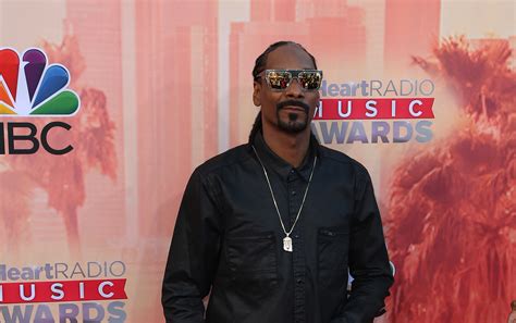 Snoop Dogg Degrades Caitlyn Jenners Journey With One Rude Pic Photo