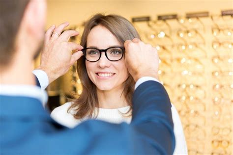 how to find the best eyeglasses for your face shape isight optometry