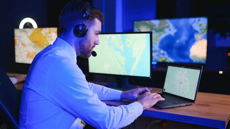 How to Become a Truck Dispatcher, Tips for Success