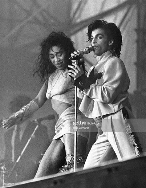 Prince Performs On Stage With Cat Glover On His Sign O The Times