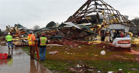 At Least 3 Dead After Tornadoes Tear Through Arkansas Iowa Amid