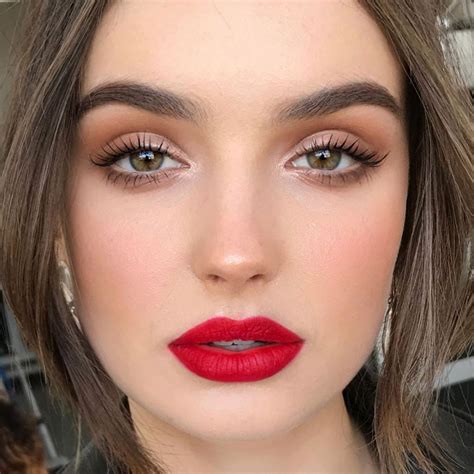 Pin By Anna On Mu Tutorials In 2020 Red Lips Makeup Look Red Lip