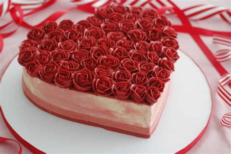 Heart Shaped Cake With Buttercream Roses Valentine S Day Recipe
