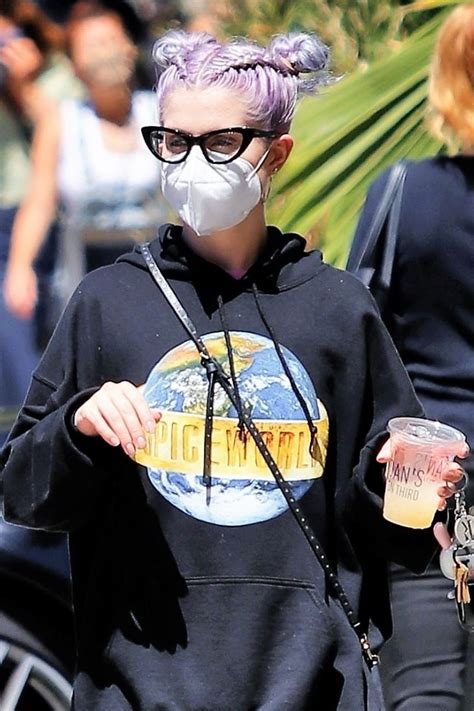 Zara woodcock friday 11 sep 2020 7:10 pm. Kelly Osbourne - Exiting Joan's on Third in LA 08/08/2020 • CelebMafia