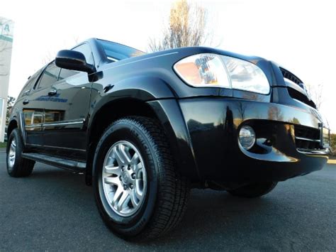 2006 sequoia limited v8 4x2, engine seating capacity: 2006 Toyota Sequoia LIMITED 4X4 V8 / 3RD SEATS / NAVi / DVD / LEATHER