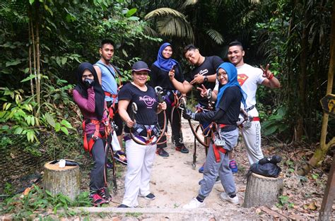 We chose the little adventure since the shortest participant in our team is just over the minimum height of 110 cm. Skytrex, Shah Alam - Kyrel Rosli