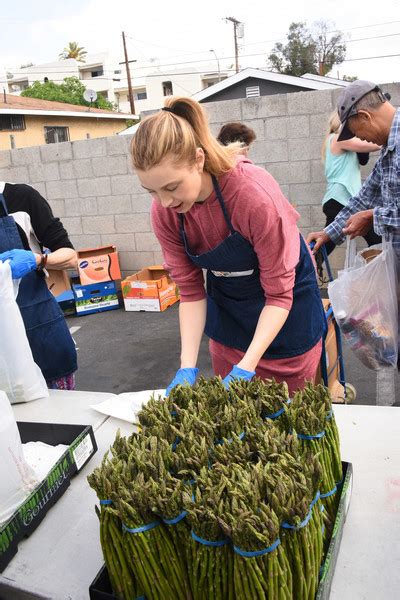 Food banks across the country have warned they are struggling to cope with the huge surge of americans needing food as the unemployment grim footage has shown lines of cars stretching for miles outside a los angeles food bank as droves of desperate americans continue to line for hours. Whitney Port - Whitney Port Photos - Whitney Port ...