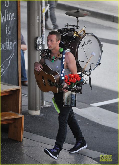 Chris Martin Flaunts Muscles For Coldplay S A Sky Full Of Stars Music Video Photo 3137548