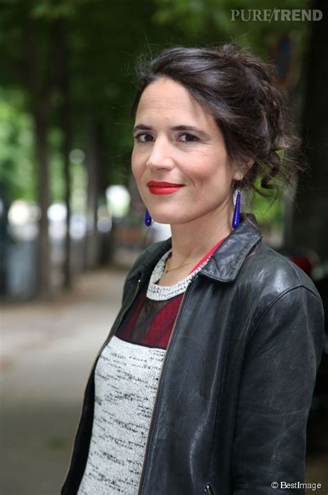 Mazarine pingeot, officiellement mazarine marie mitterrand pingeot depuis 2016 à l'état civil, née le 18 décembre 1974 à avignon, est autrice de nombreux romans, mazarine pingeot aborde régulièrement les thèmes de la famille, de la maternité. Mazarine Pingeot : l'enfant du secret devenue une femme de ...