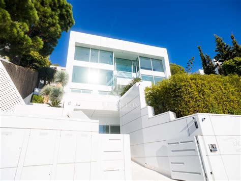 Todos los sectores rechazaron el ataque contra lucas villa al advertir, con distintos videos grabados a lo largo de la jornada de paro nacional, que su protesta era pacífica. Descubra esta villa en venta en Levantina, Sitges, con vistas a las montañas y al mar, jardín ...
