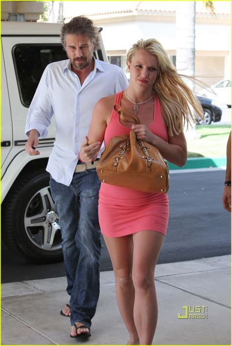 Britney Spears And Jason Trawick Holding Hands Britney Spears Photo 12903693 Fanpop