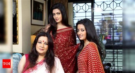 Riya Sen And Raima Sen Join Moon Moon For Campaigning Bengali Movie