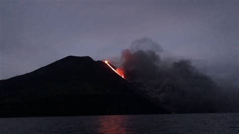 Vulkan Ausbruch Am Stromboli Sorgt Für Naturschauspiel Argoviatoday